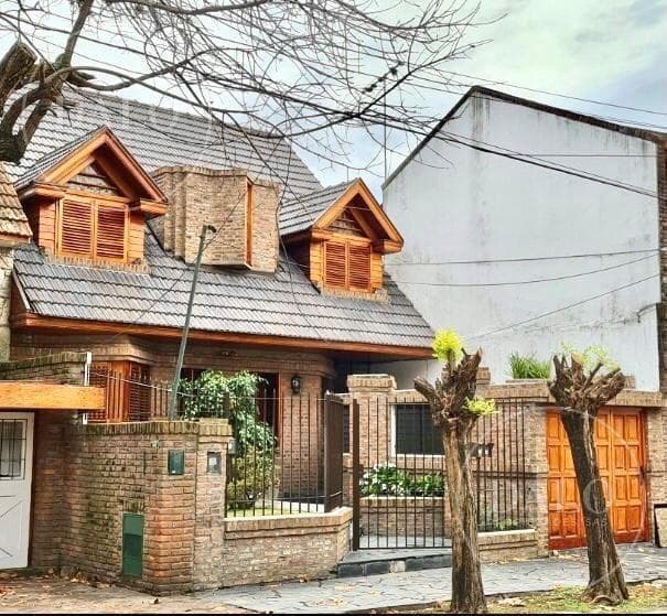 House for Sale in Quilmes, Greater Buenos Aires (G.B.A.), Southern Region, Argentina