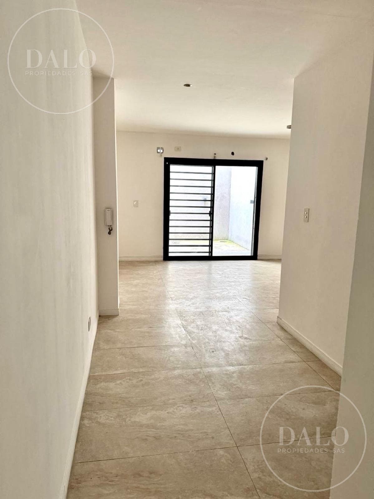 Two-room apartment with a patio and a garage