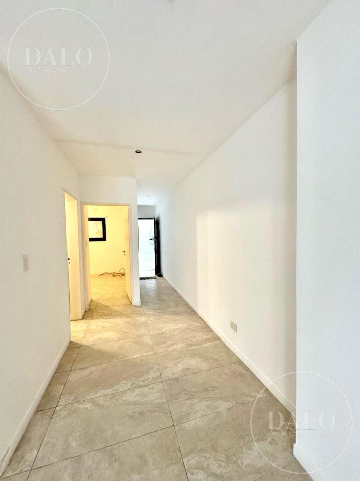 Two-room apartment with a patio and a garage