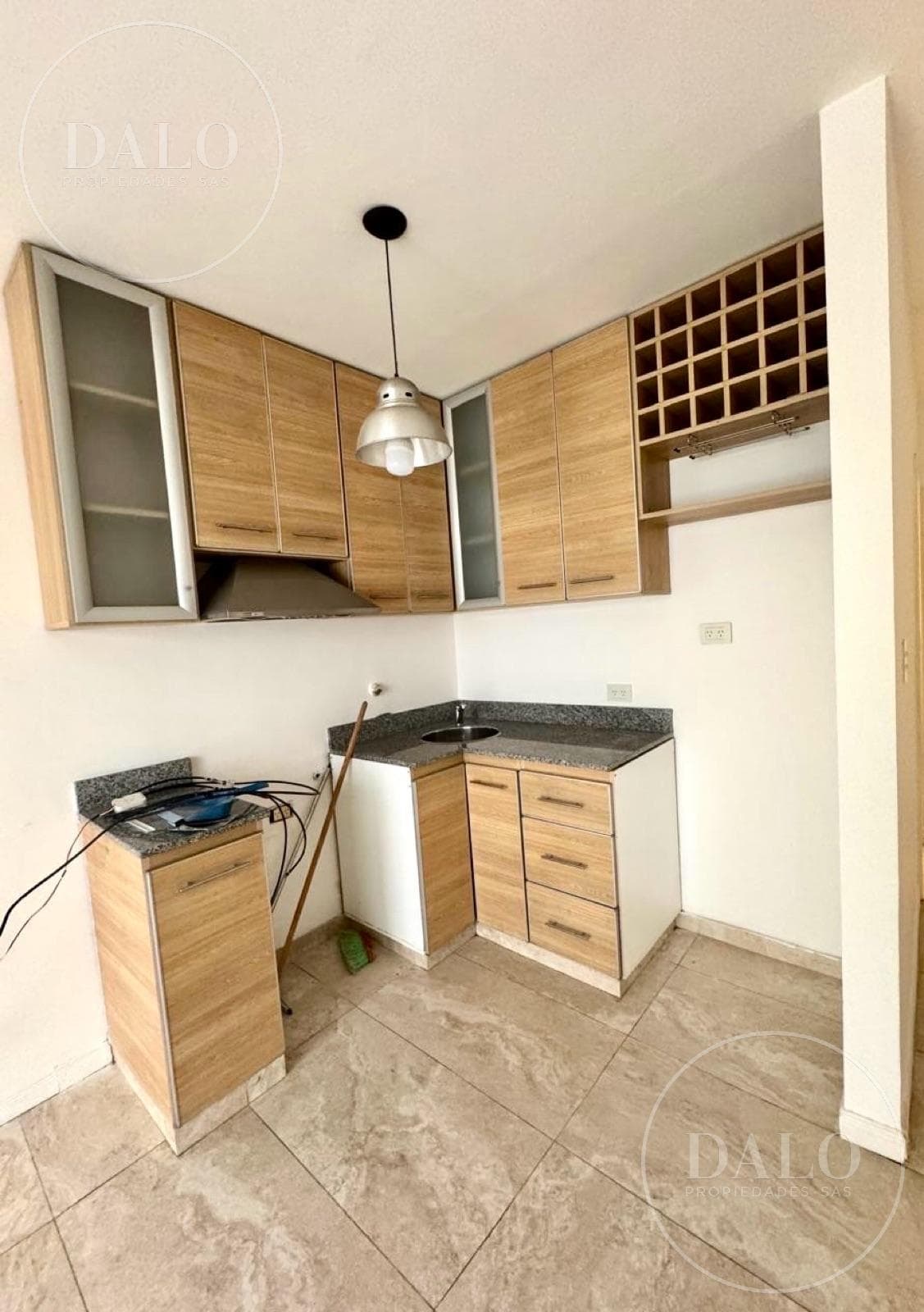 Two-room apartment with a patio and a garage