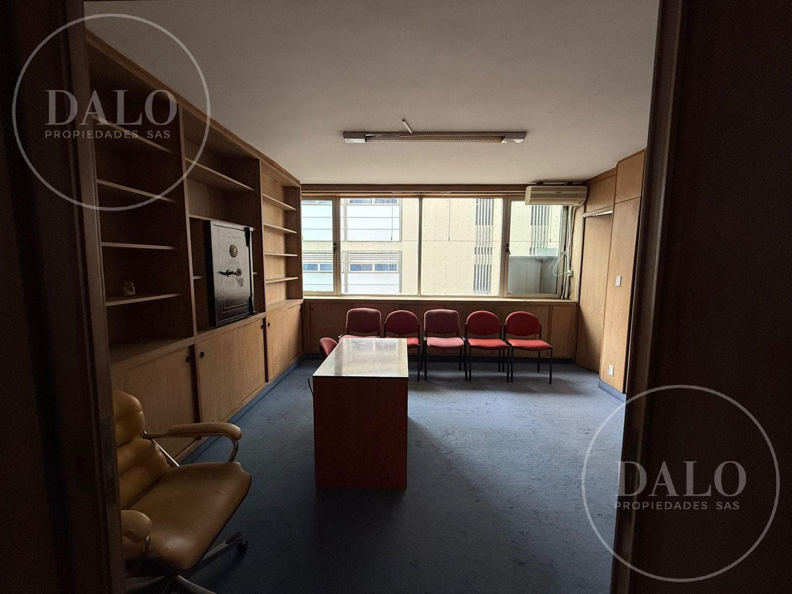 Entire-floor office space for sale in Microcentro—A GREAT OPPORTUNITY!