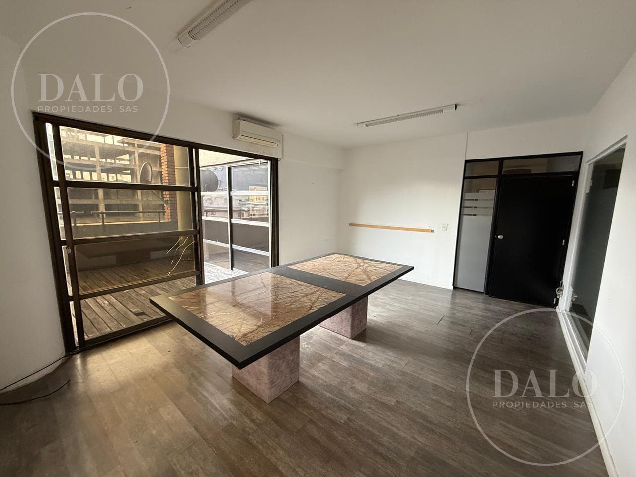 Full-floor office space for rent in Microcentro