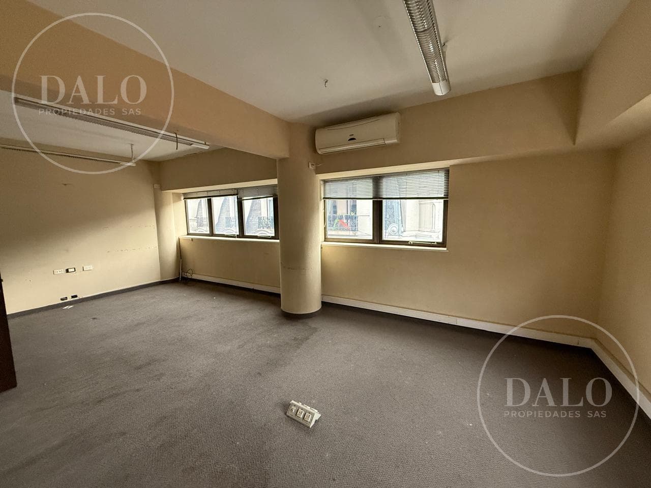 Entire-floor office space for rent in Monserrat