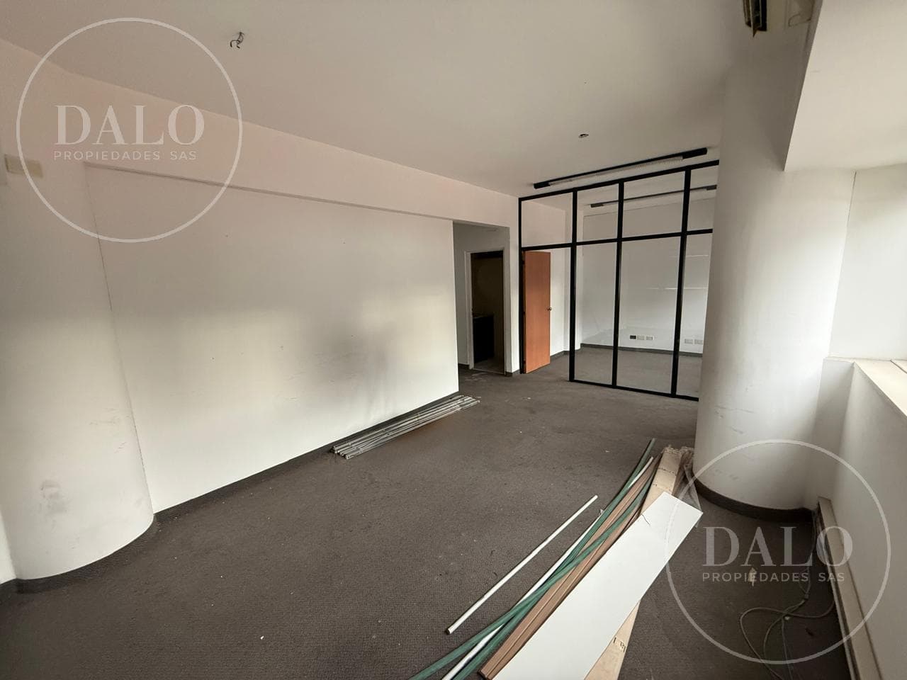Entire-floor office space for rent in Monserrat