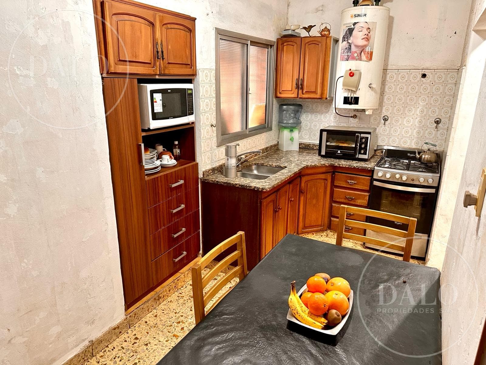 Three-room house with a patio and spacious garage in Bernal Oeste