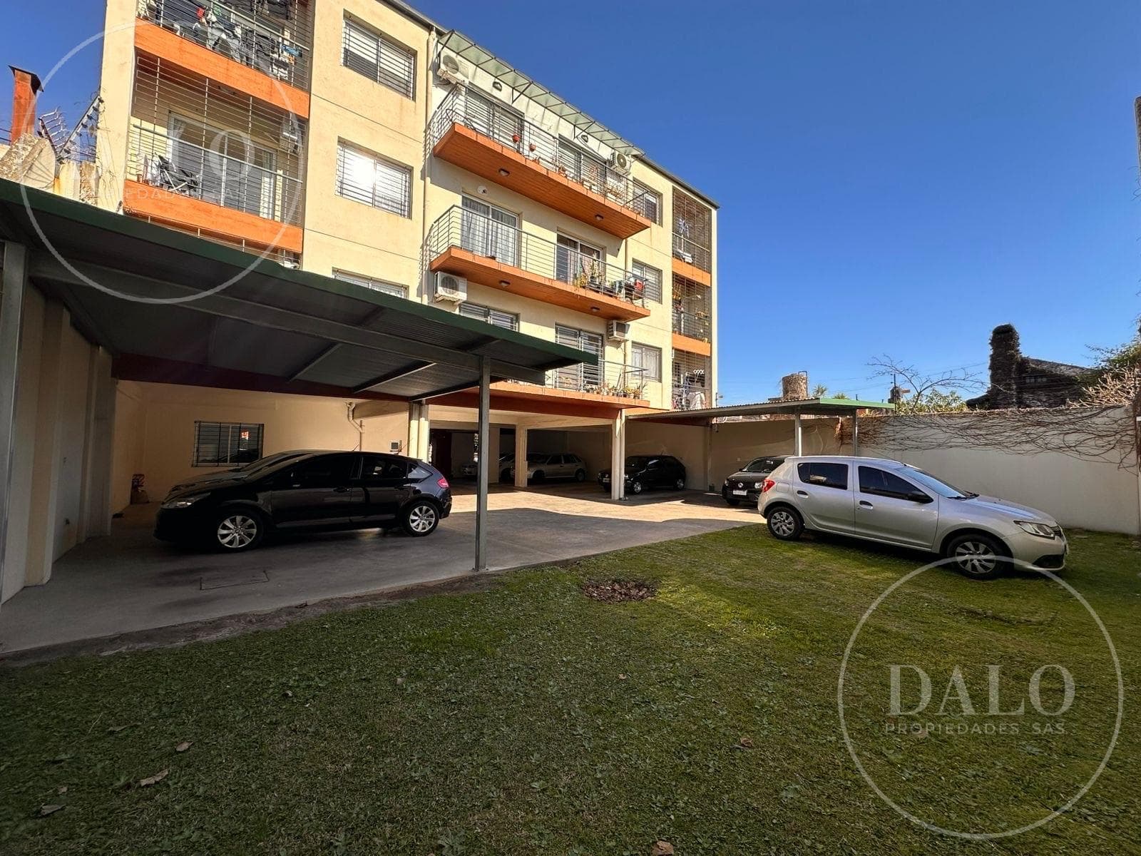 2-Room Apartment for Sale in Bernal