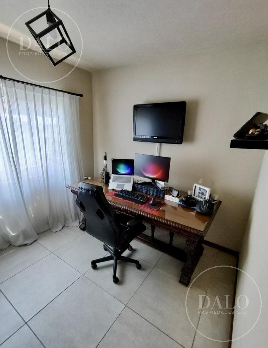 4-Room Lakefront House for Sale with a Dock in the San Sebastian Neighborhood, Escobar