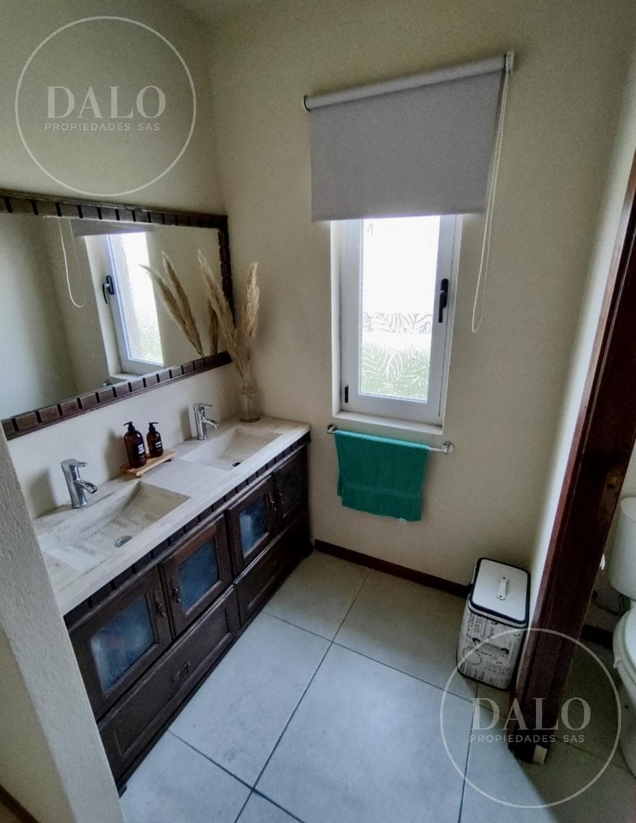 4-Room Lakefront House for Sale with a Dock in the San Sebastian Neighborhood, Escobar