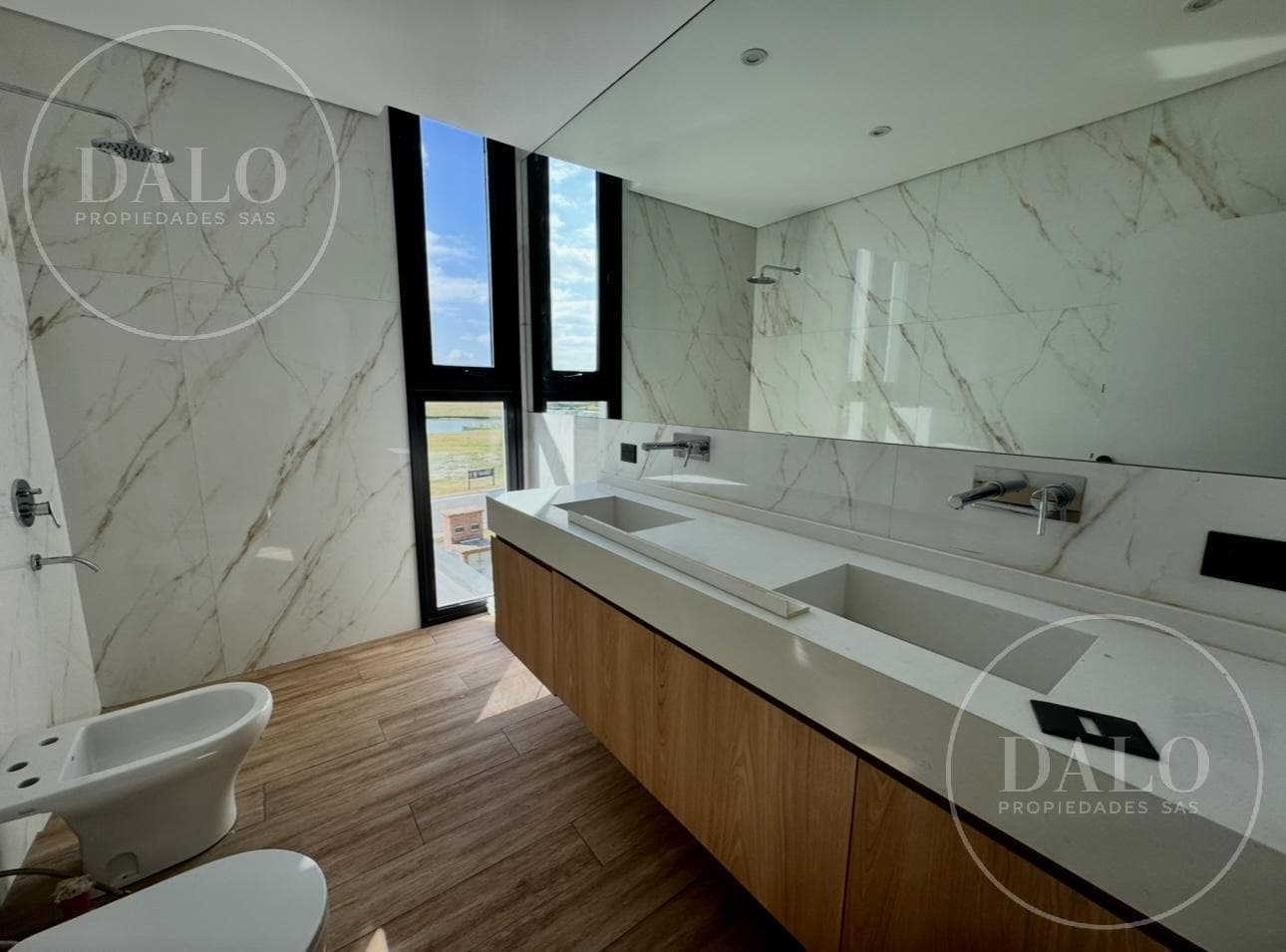 5-Room House for Sale, 300 Meters, in the Los Puentes Neighborhood, Nordelta