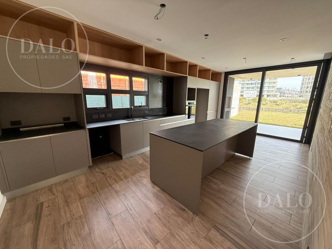 5-Room House for Sale, 300 Meters, in the Los Puentes Neighborhood, Nordelta