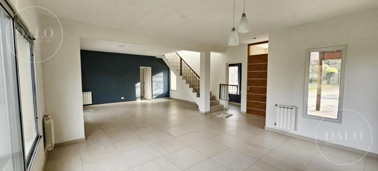5-Room House for Sale in the Santa Catalina Nautical Neighborhood