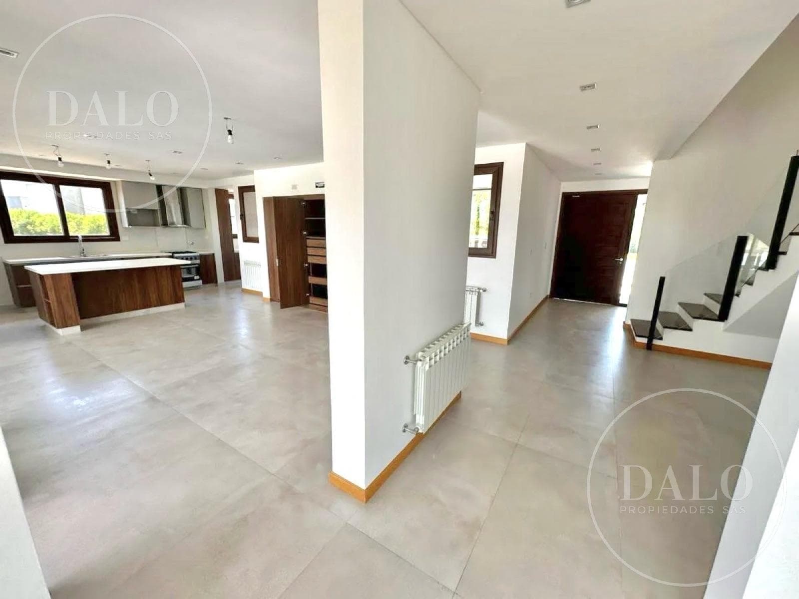 Excellent house in the Terralagos neighborhood, Canning.