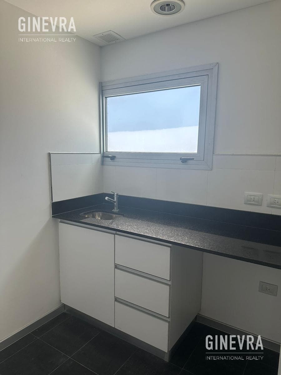 Office for Rent in Puerto Madero - 220 m2 - Malecón Dique 4 - 2 parking spaces