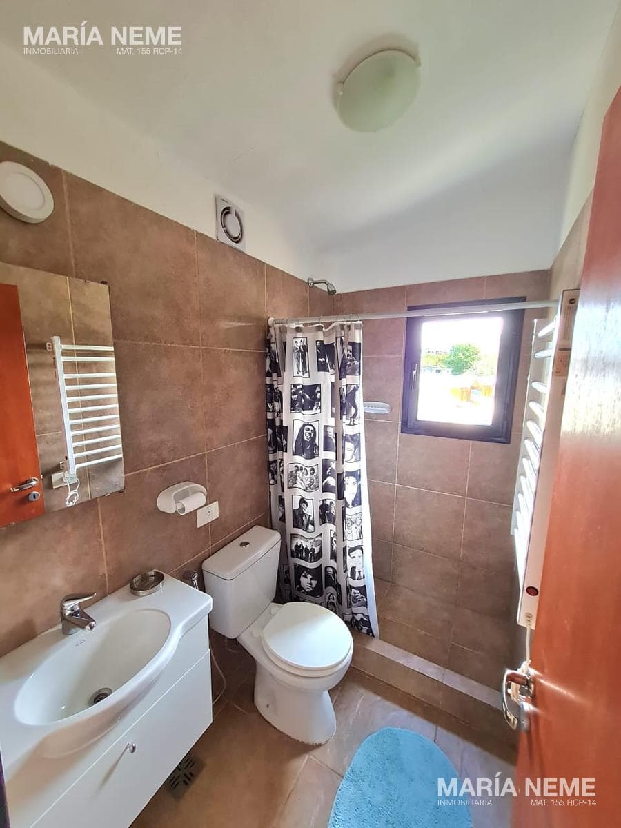 Apartment for long-term rent with a lake view, at km 5, just a few meters from Av. Bustillo