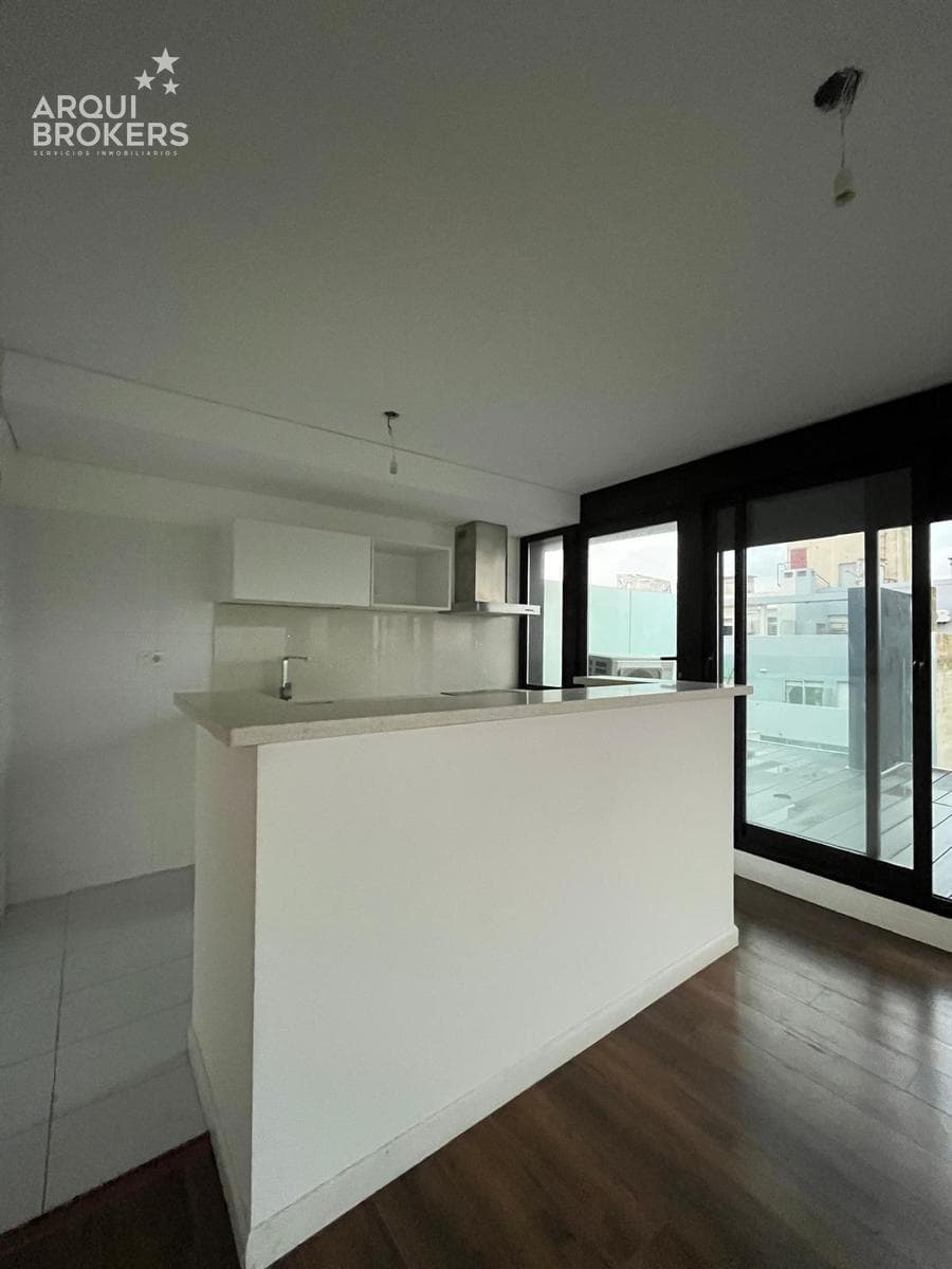Two-Bedroom Penthouse Apartment for Sale in Barrio Sur - 1001