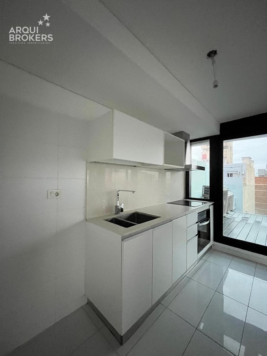 Two-Bedroom Penthouse Apartment for Sale in Barrio Sur - 1001