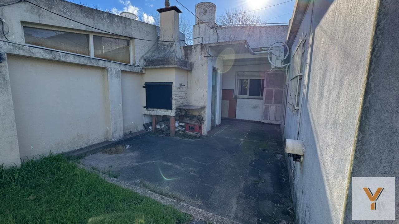 House for sale - 3 bedrooms, 3 bathrooms, 1 garage - 291.55 m² - La Plata