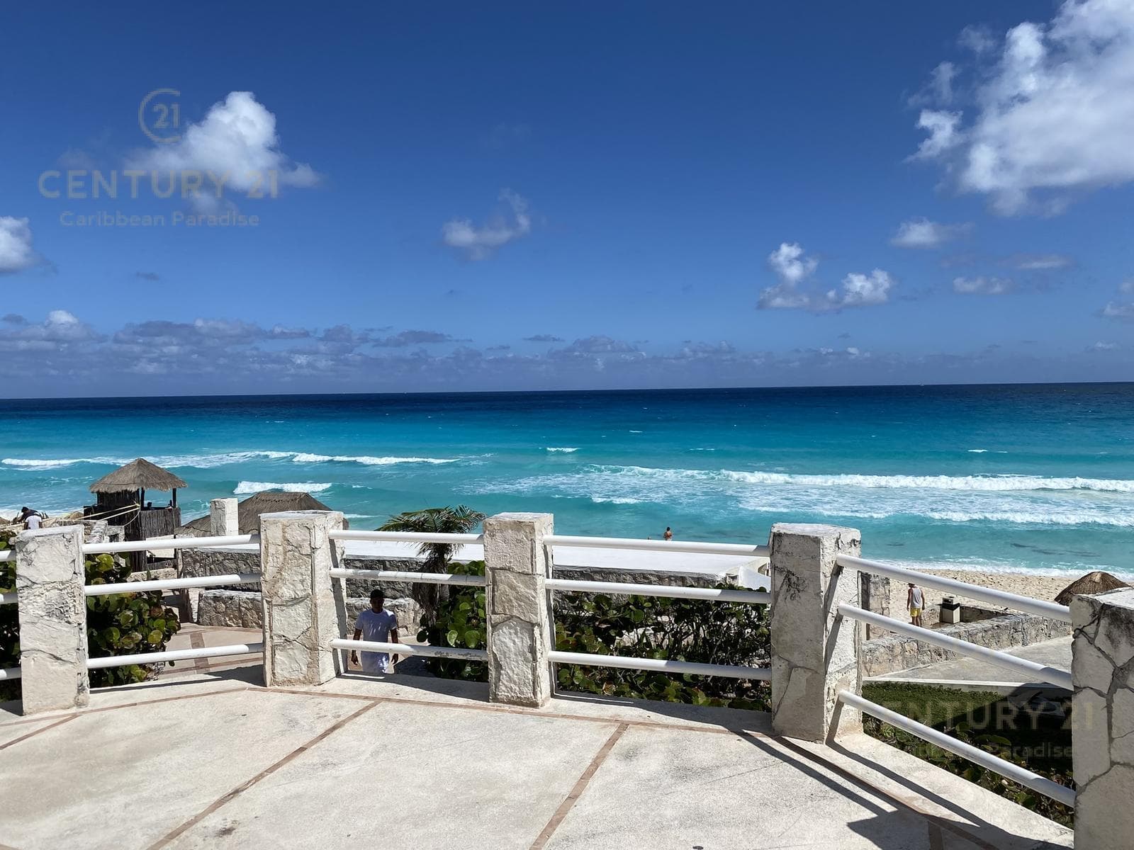 1-Bedroom Oceanfront Apartment for Sale in Cancún | C3977