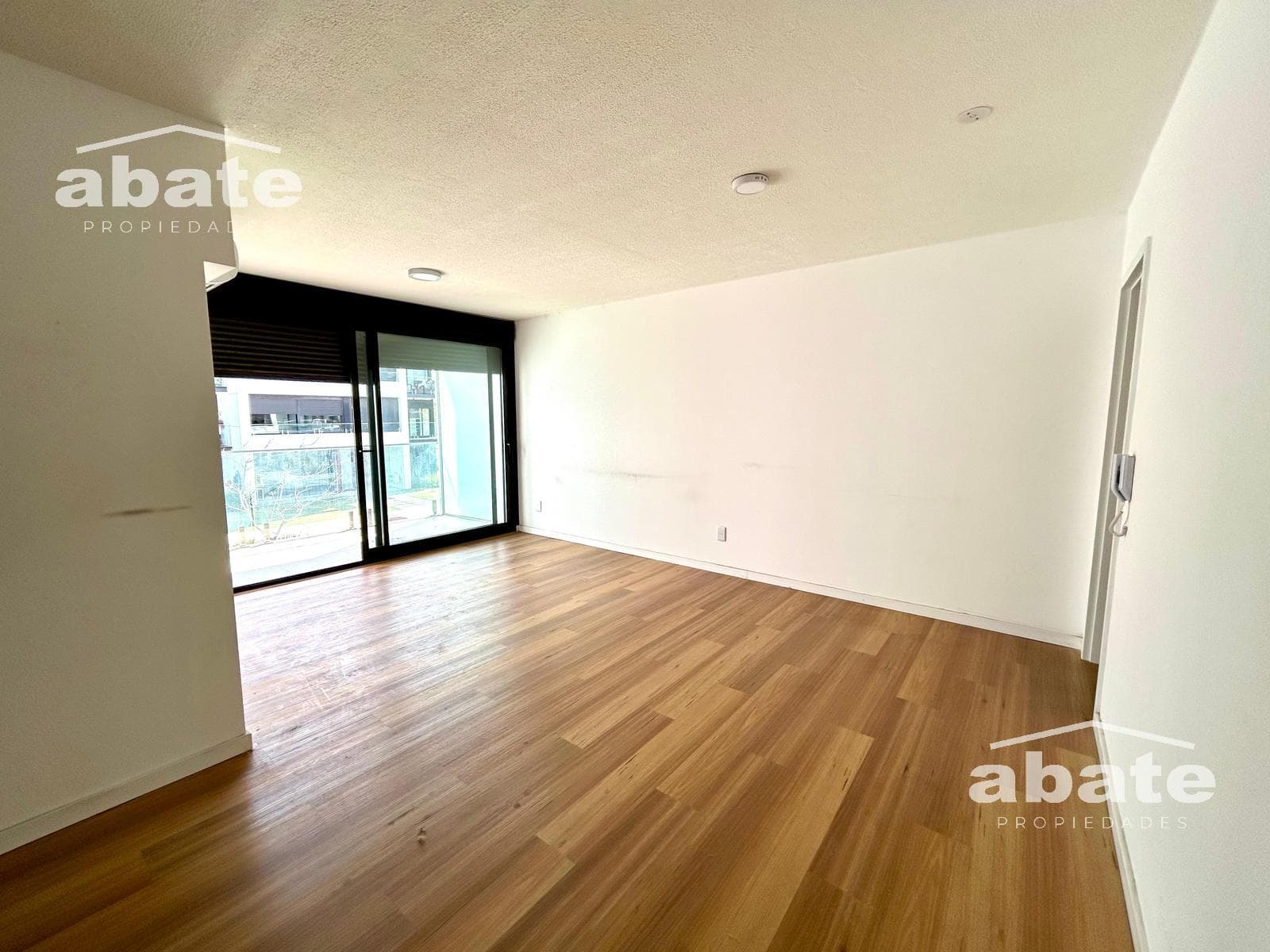3-bedroom apartment for sale with garage and parking space in Parque Batlle