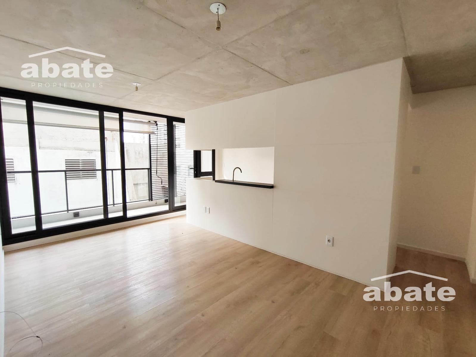 2-Bedroom Apartment in Downtown with Garage and Balcony