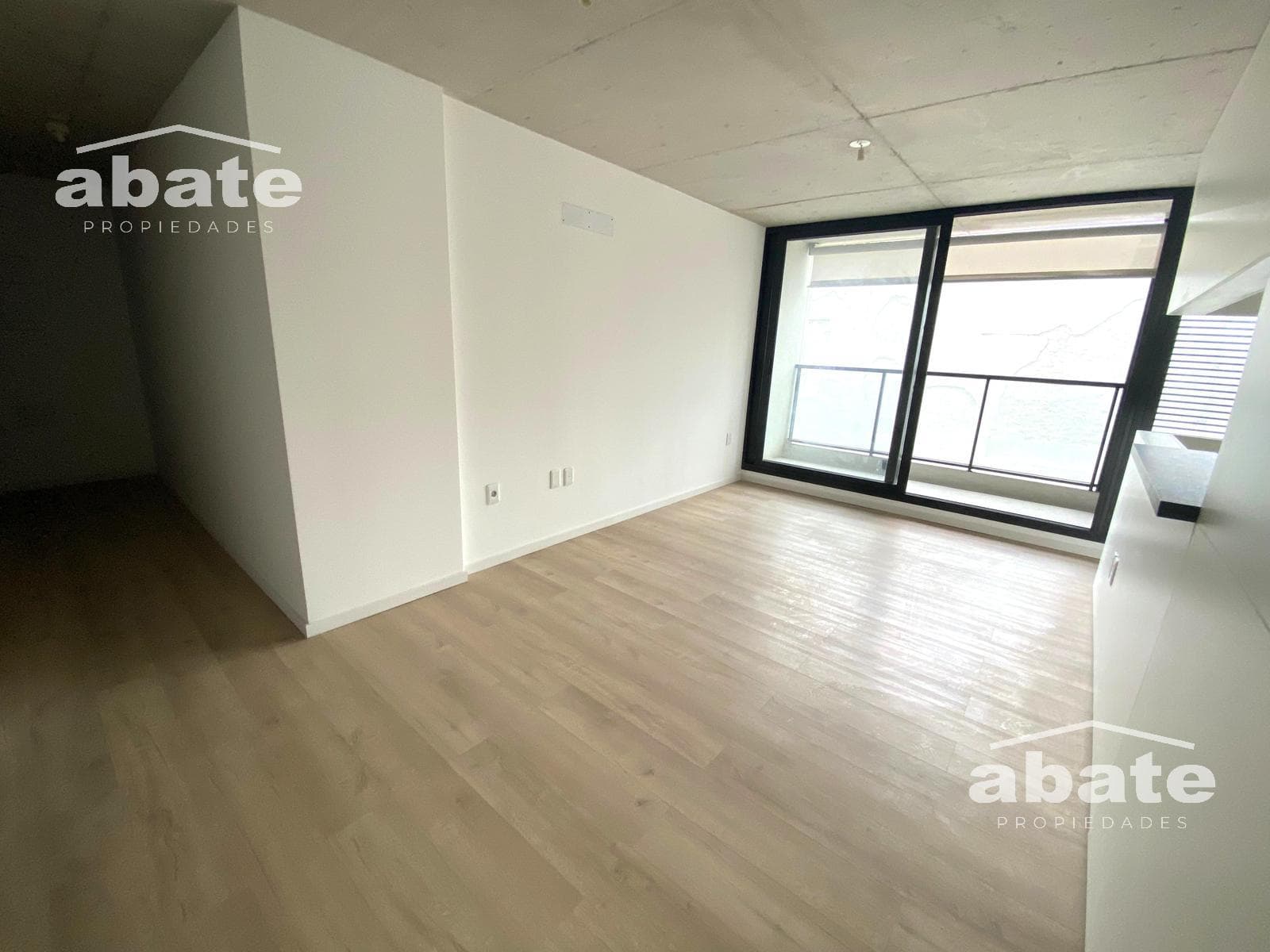 2-Bedroom Apartment in Downtown with Garage and Balcony