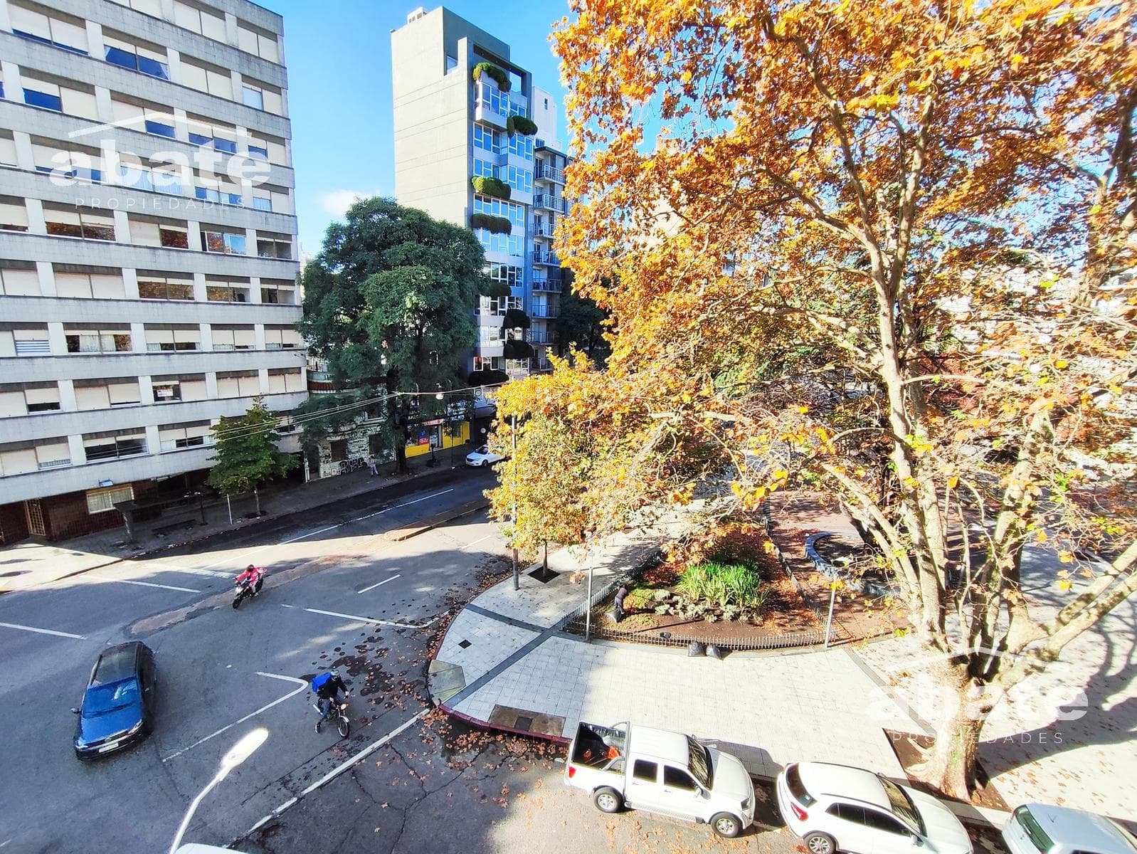2-Bedroom Apartment with Garage for Rent in Parque Rodó. Very bright!
