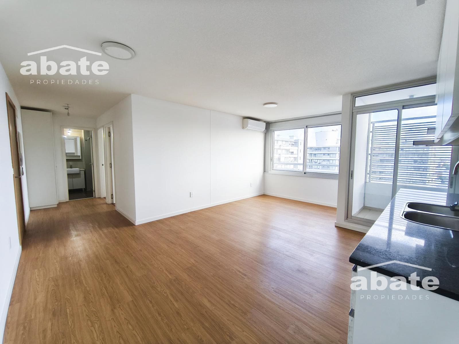 2-Bedroom Apartment in Malvín, Upper Floor, Garage