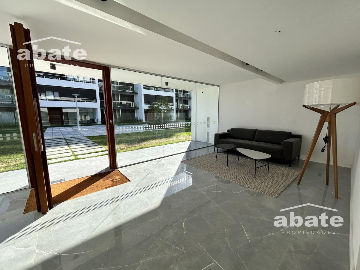 3-bedroom apartment for sale with garage and parking space in Parque Batlle
