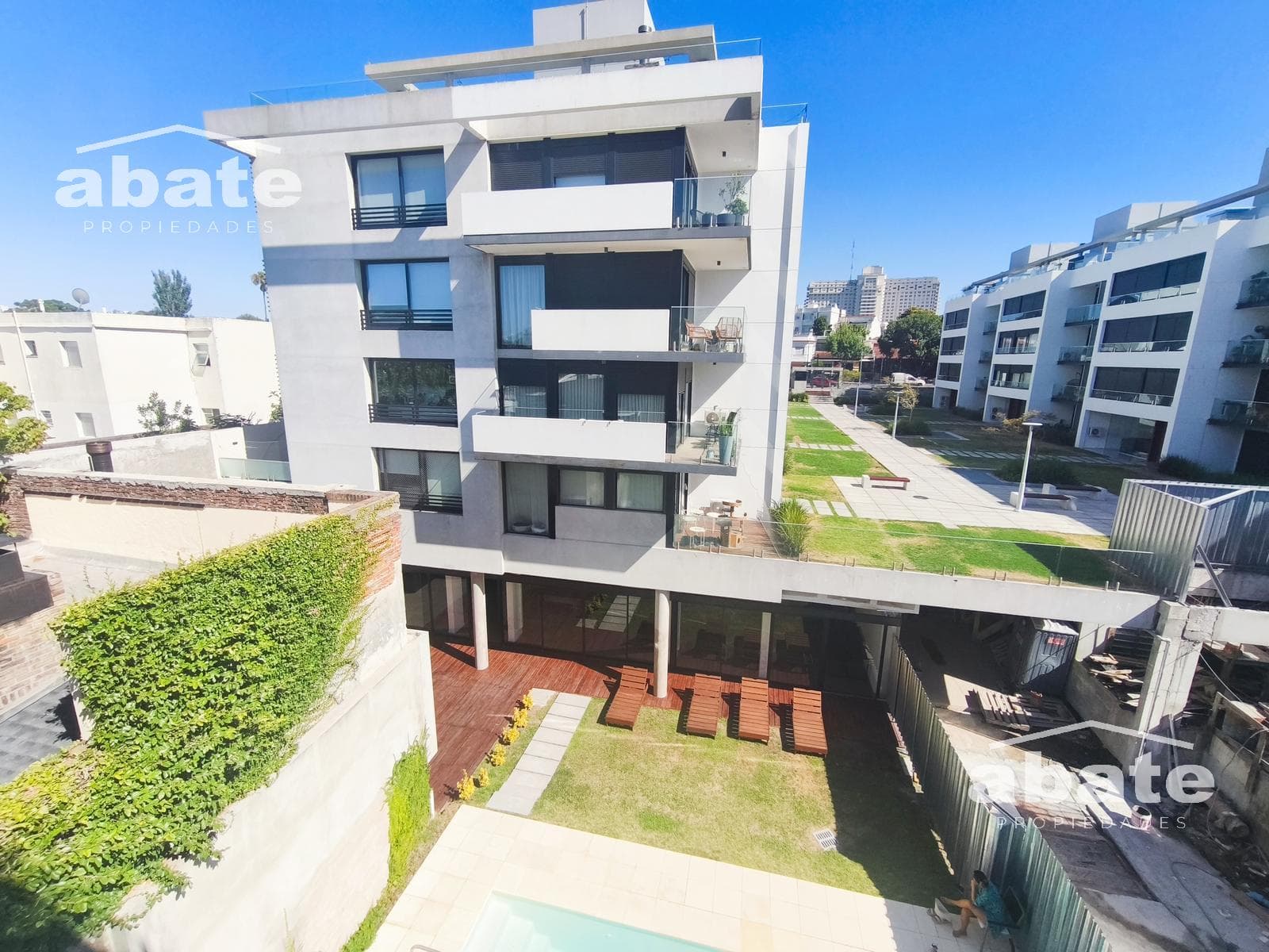 Studio Apartment for Rent with a Terrace and Private Barbecue Area in Molino del Parque