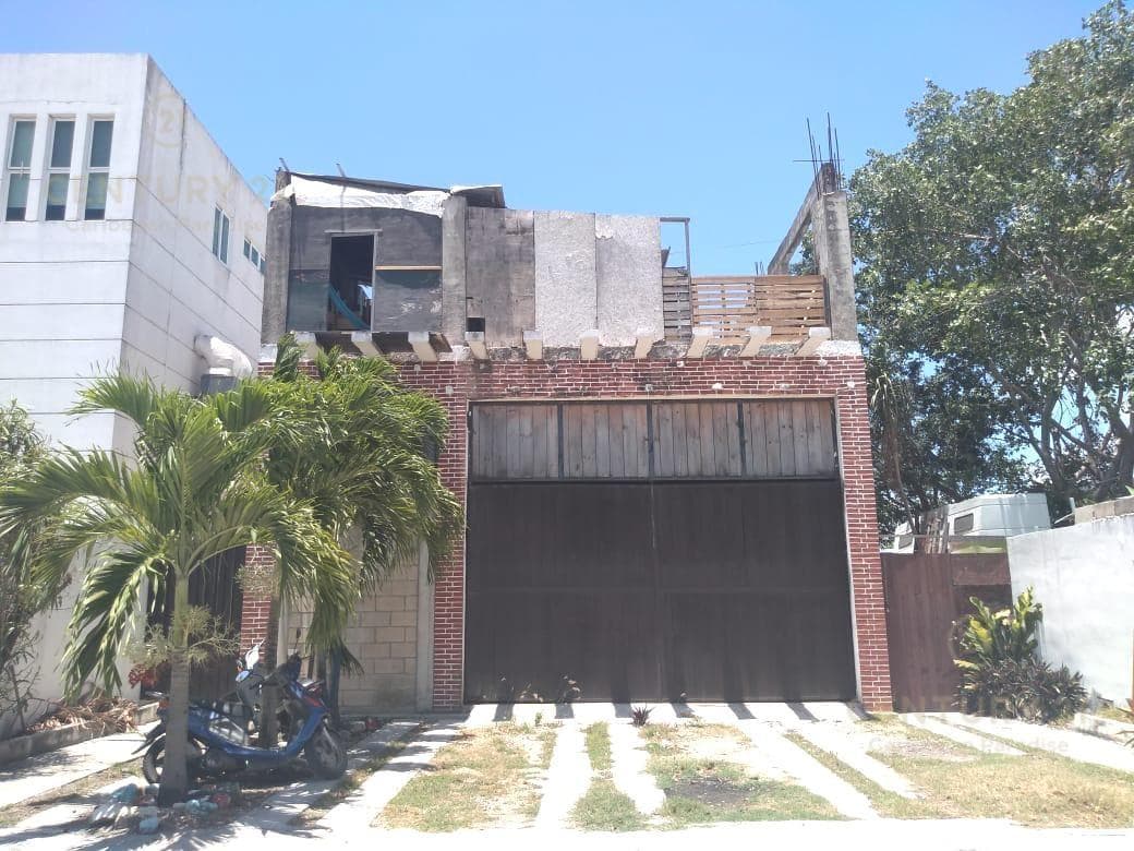 Commercial Warehouse for Sale on a Main Avenue in Playa del Carmen | Mixed-Use | P3303