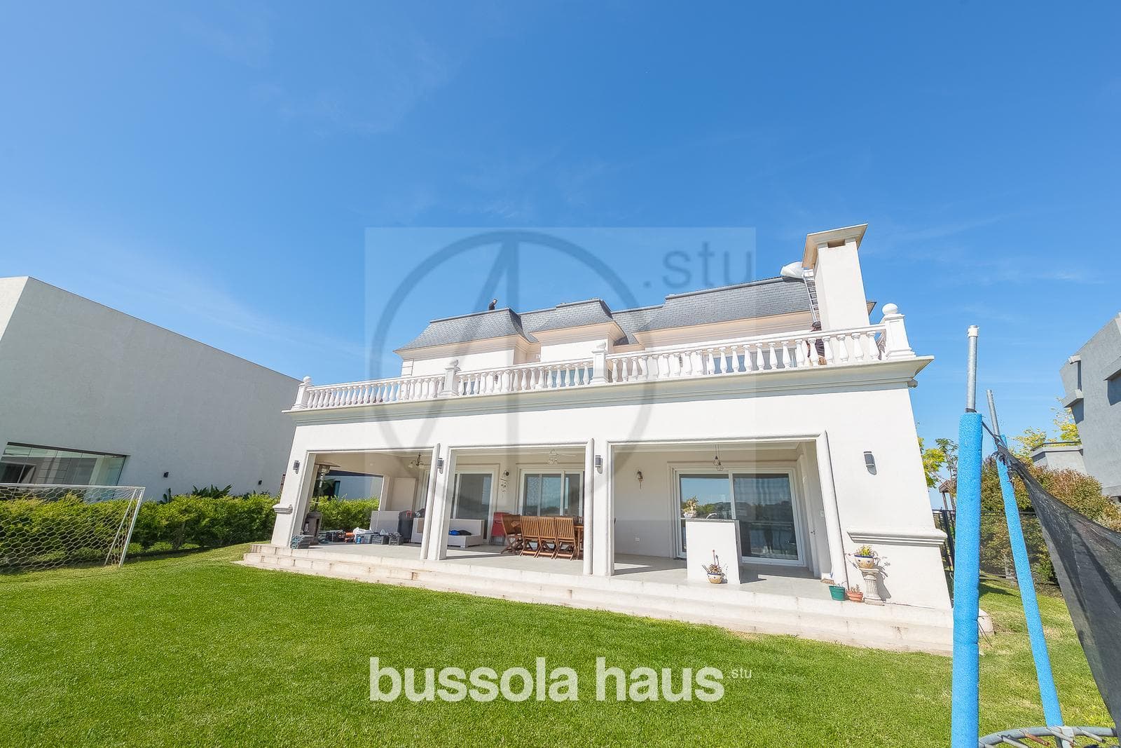 7-room house for sale in the Marinas Puertos Escobar neighborhood