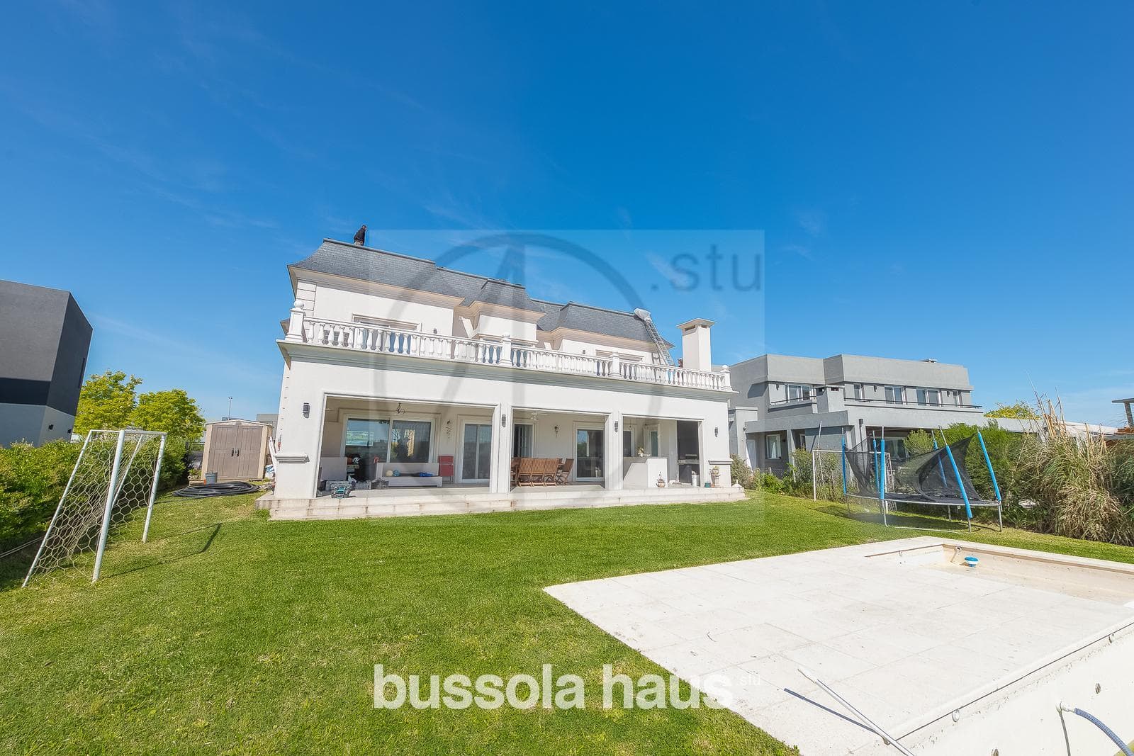 7-room house for sale in the Marinas Puertos Escobar neighborhood