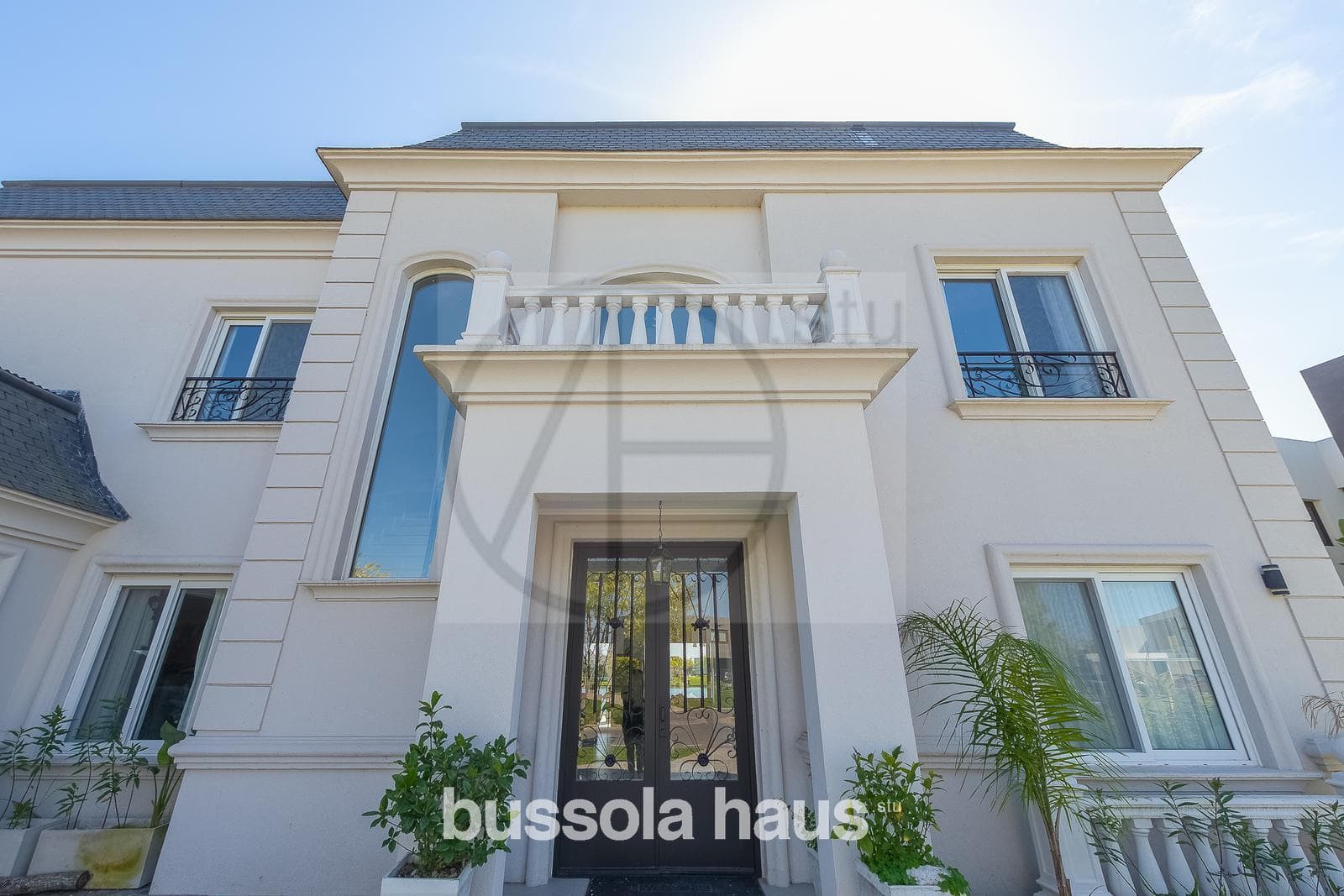 7-room house for sale in the Marinas Puertos Escobar neighborhood
