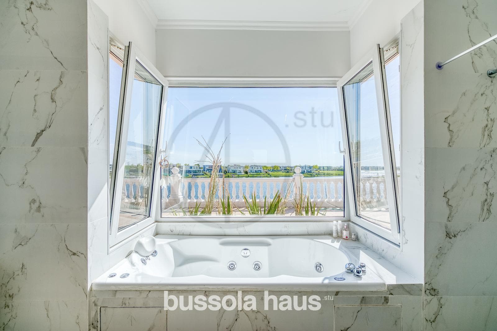 7-room house for sale in the Marinas Puertos Escobar neighborhood