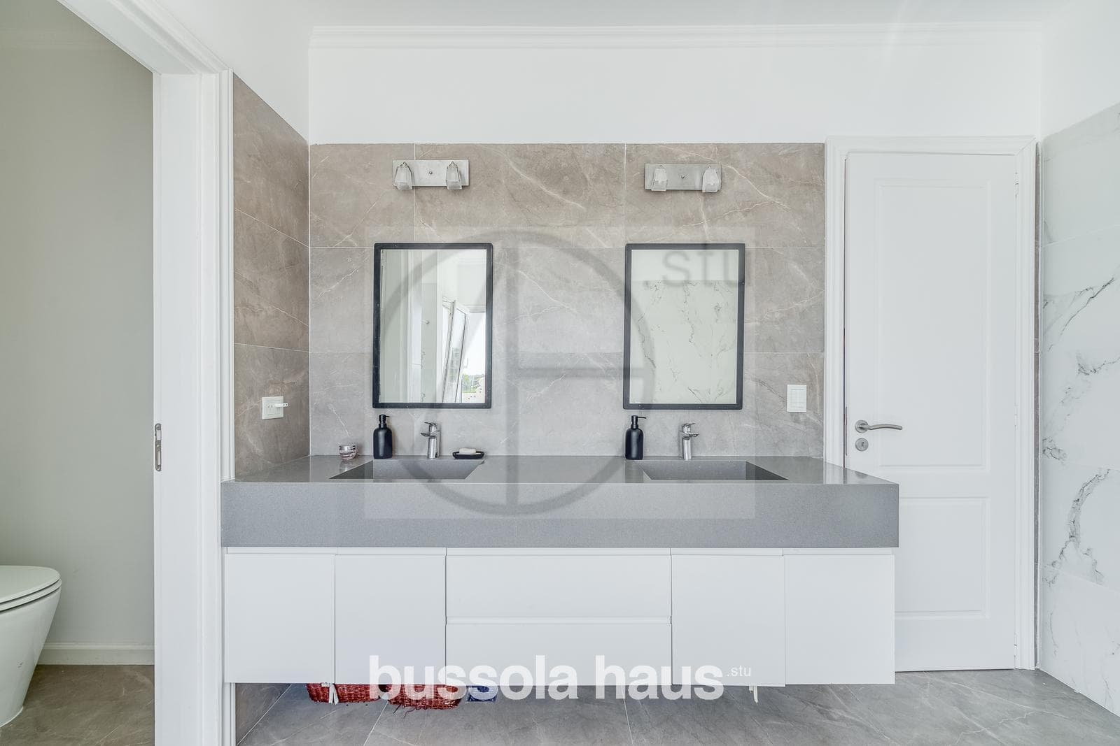 7-room house for sale in the Marinas Puertos Escobar neighborhood
