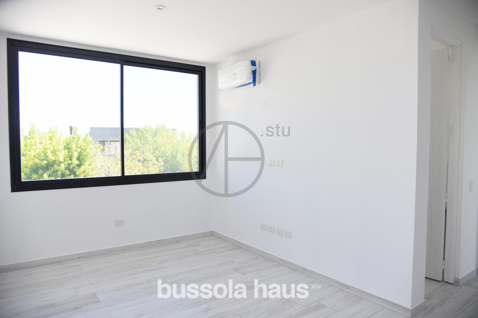 House for Sale on the Water in Acacias, Puertos Escobar