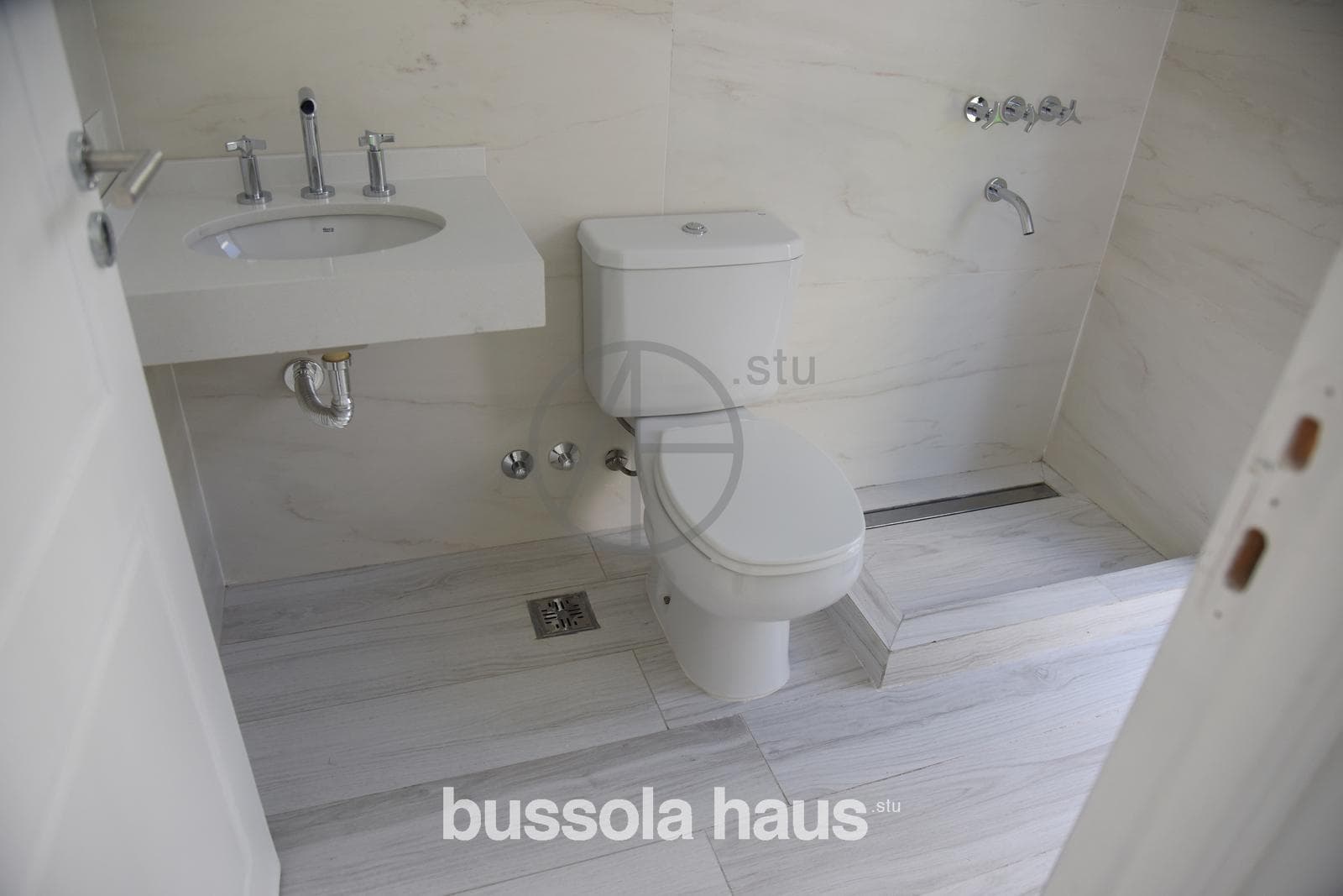 House for Sale on the Water in Acacias, Puertos Escobar