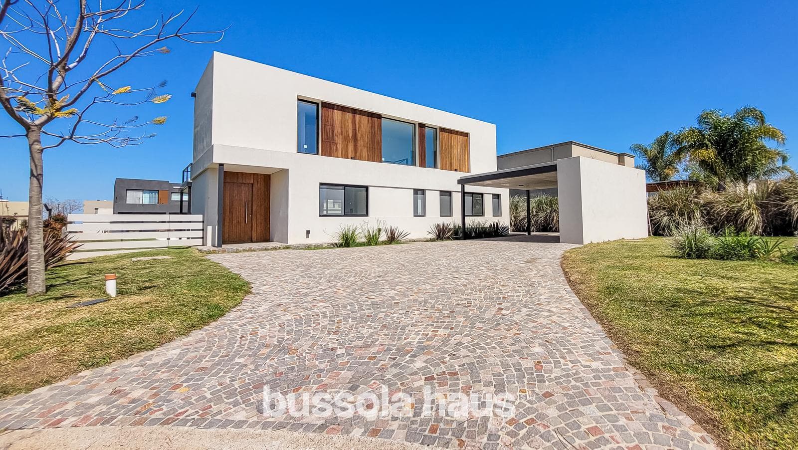 6-room house for sale with a pool in the Vistas Puertos neighborhood of Escobar