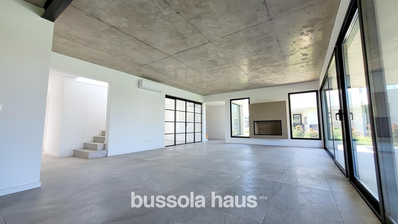 6-room house for sale with a pool in the Vistas Puertos neighborhood of Escobar