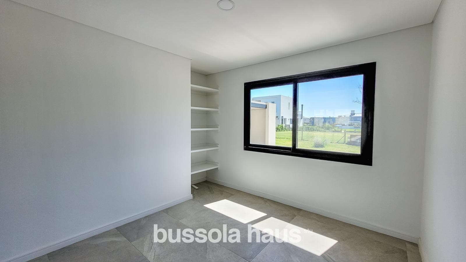 6-room house for sale with a pool in the Vistas Puertos neighborhood of Escobar