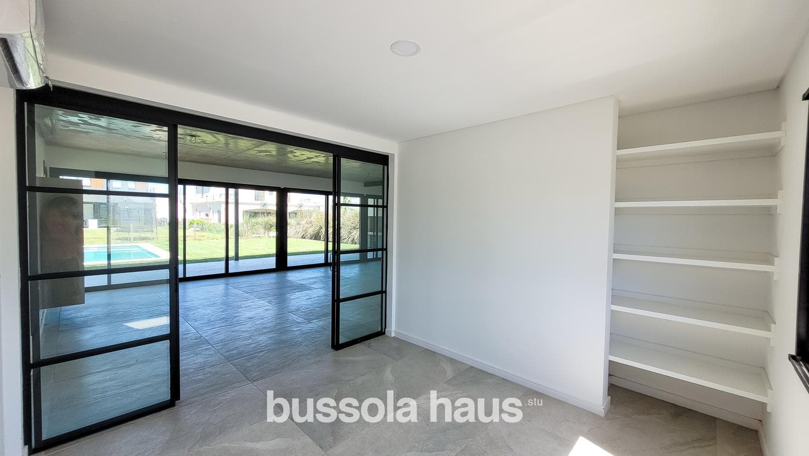6-room house for sale with a pool in the Vistas Puertos neighborhood of Escobar