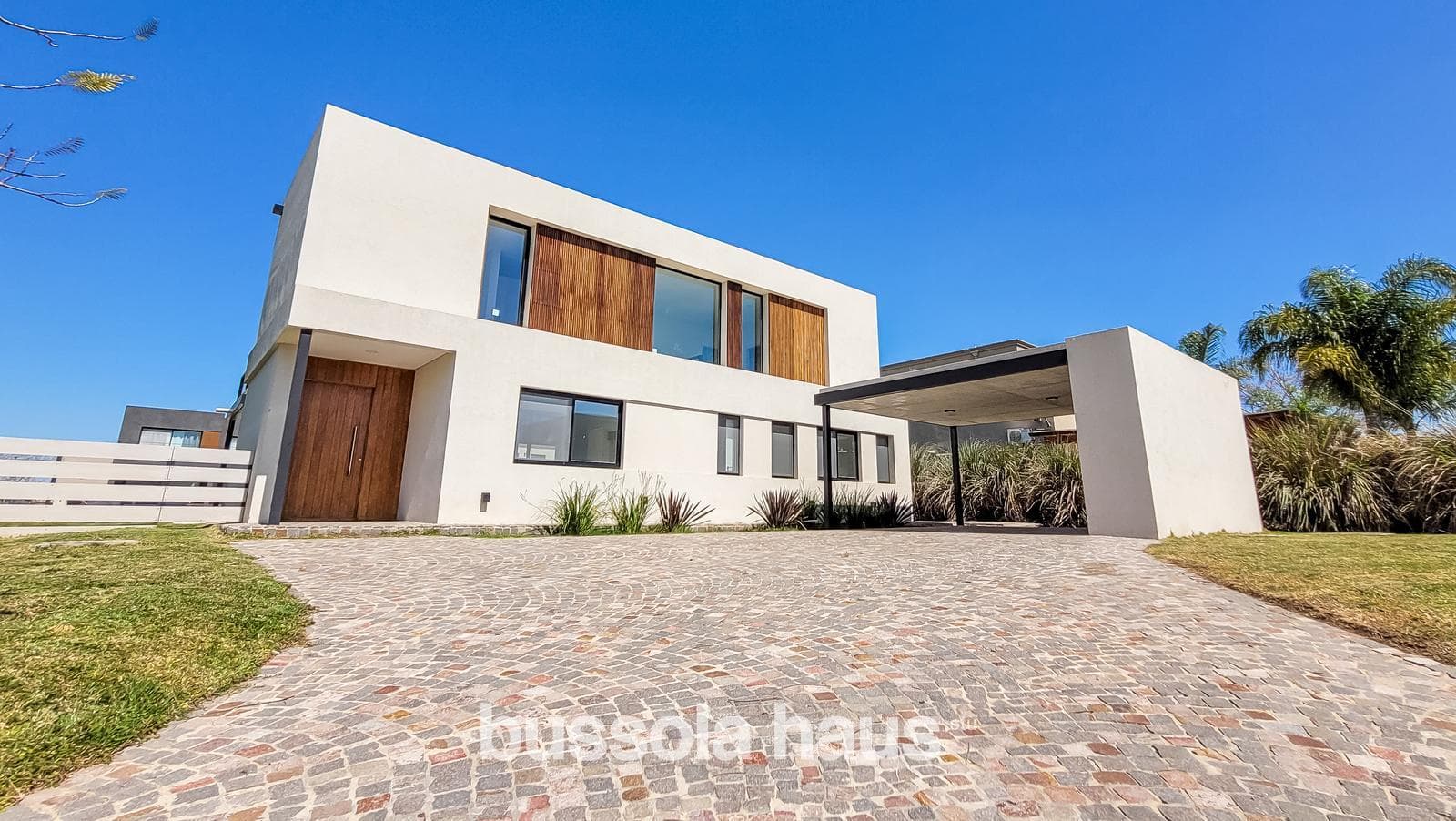 6-room house for sale with a pool in the Vistas Puertos neighborhood of Escobar