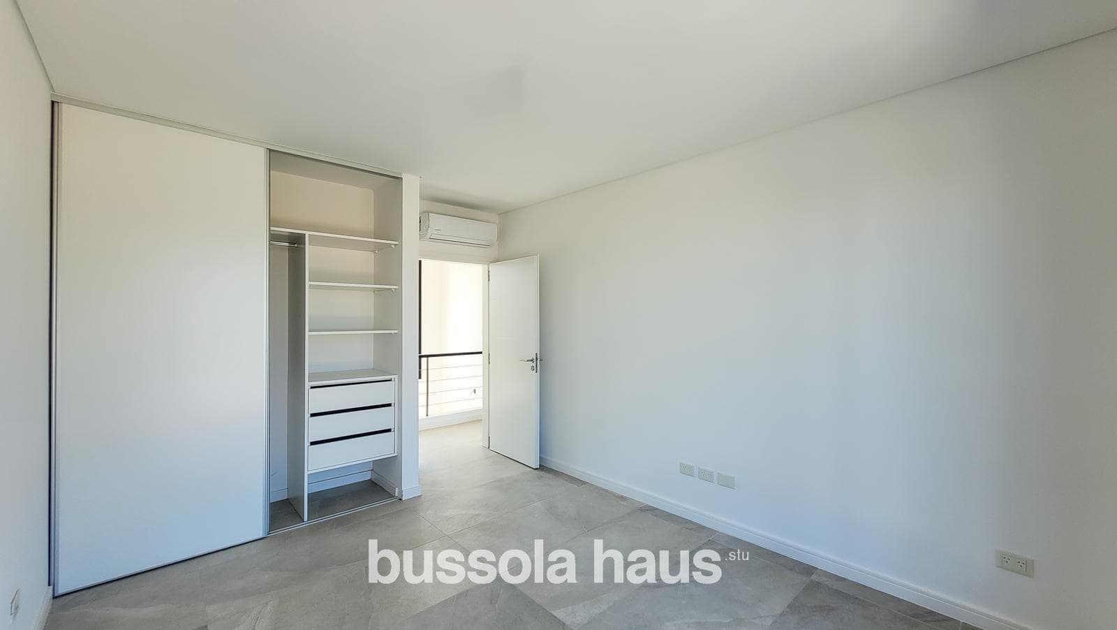 6-room house for sale with a pool in the Vistas Puertos neighborhood of Escobar