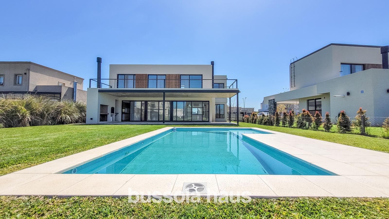 6-room house for sale with a pool in the Vistas Puertos neighborhood of Escobar