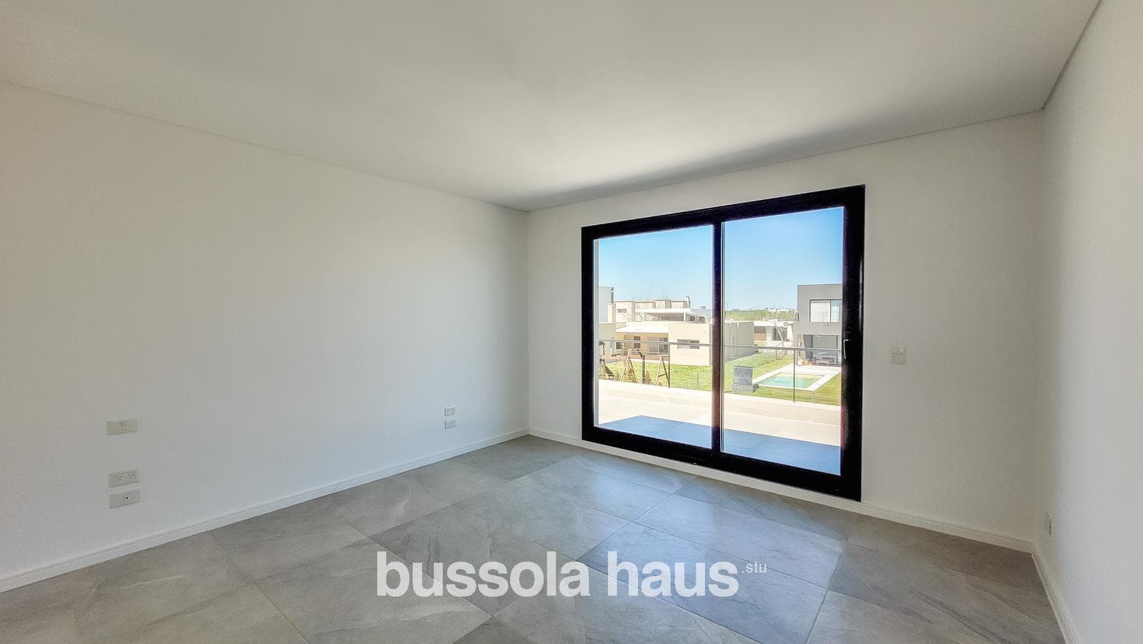 6-room house for sale with a pool in the Vistas Puertos neighborhood of Escobar