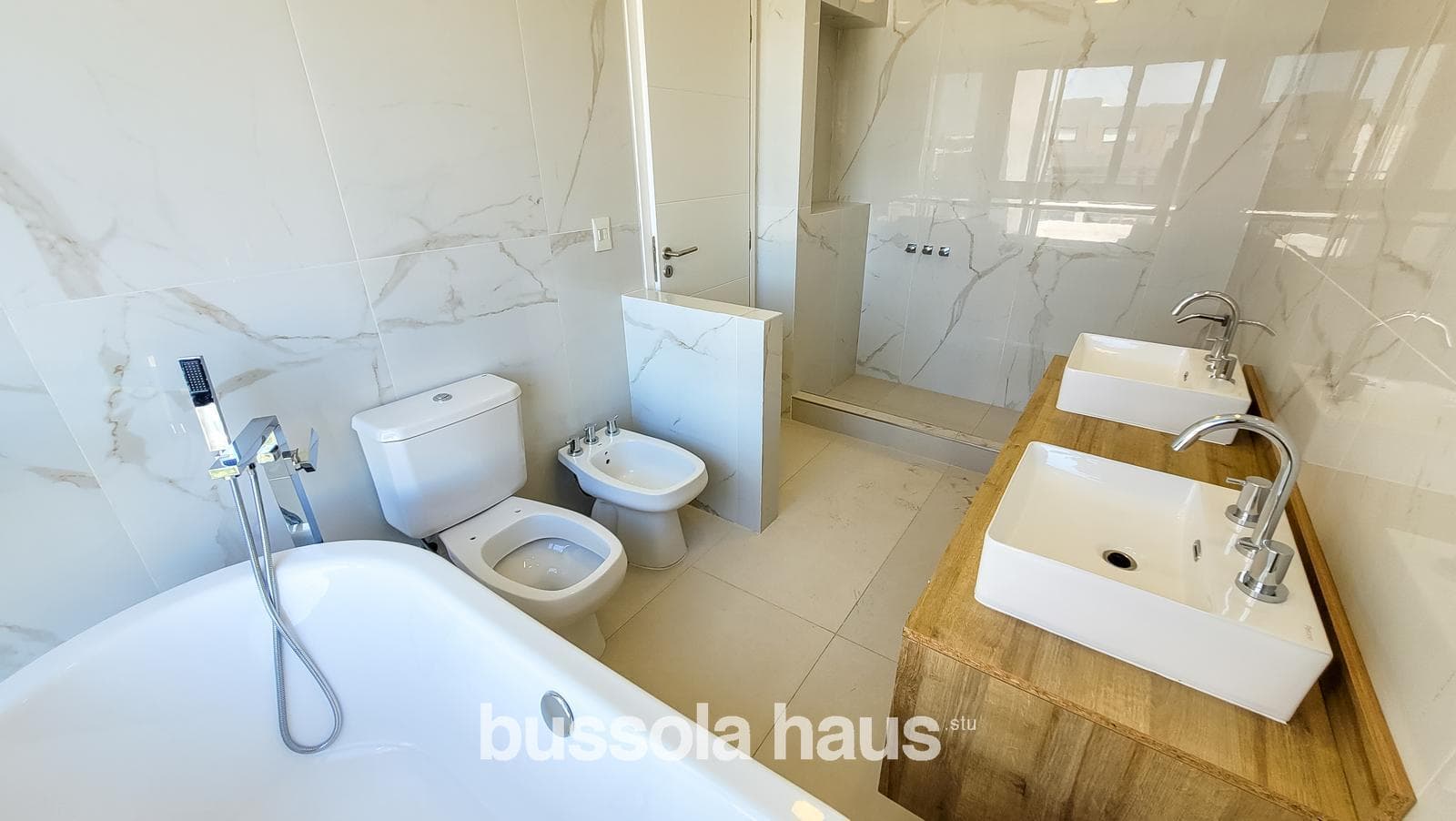 6-room house for sale with a pool in the Vistas Puertos neighborhood of Escobar