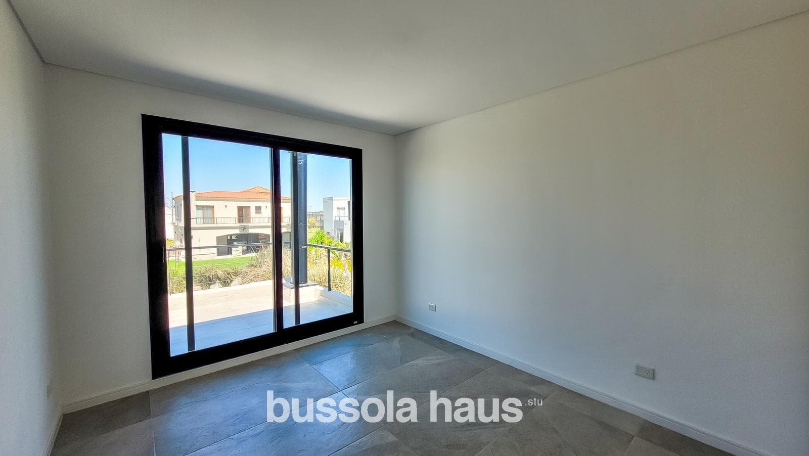 6-room house for sale with a pool in the Vistas Puertos neighborhood of Escobar