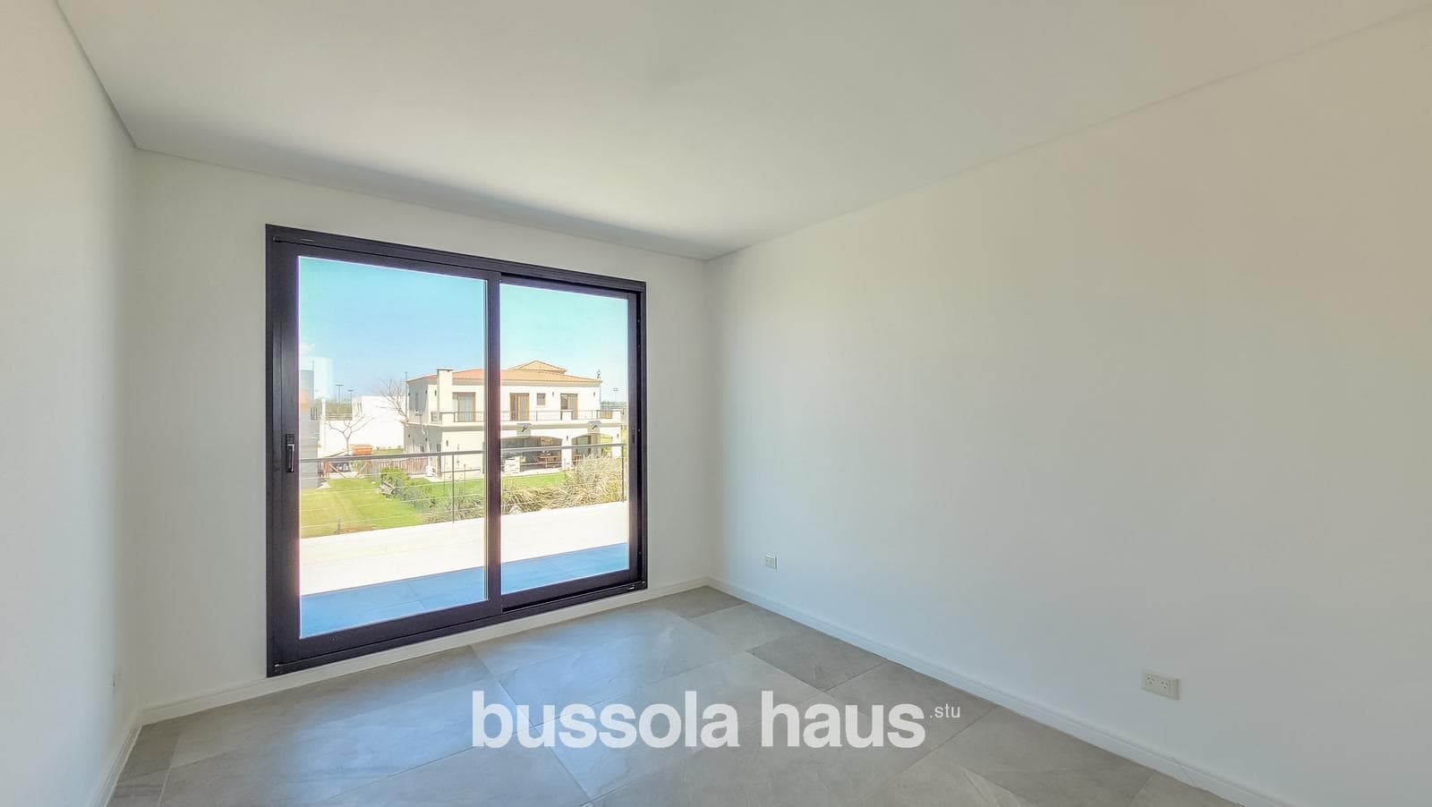 6-room house for sale with a pool in the Vistas Puertos neighborhood of Escobar