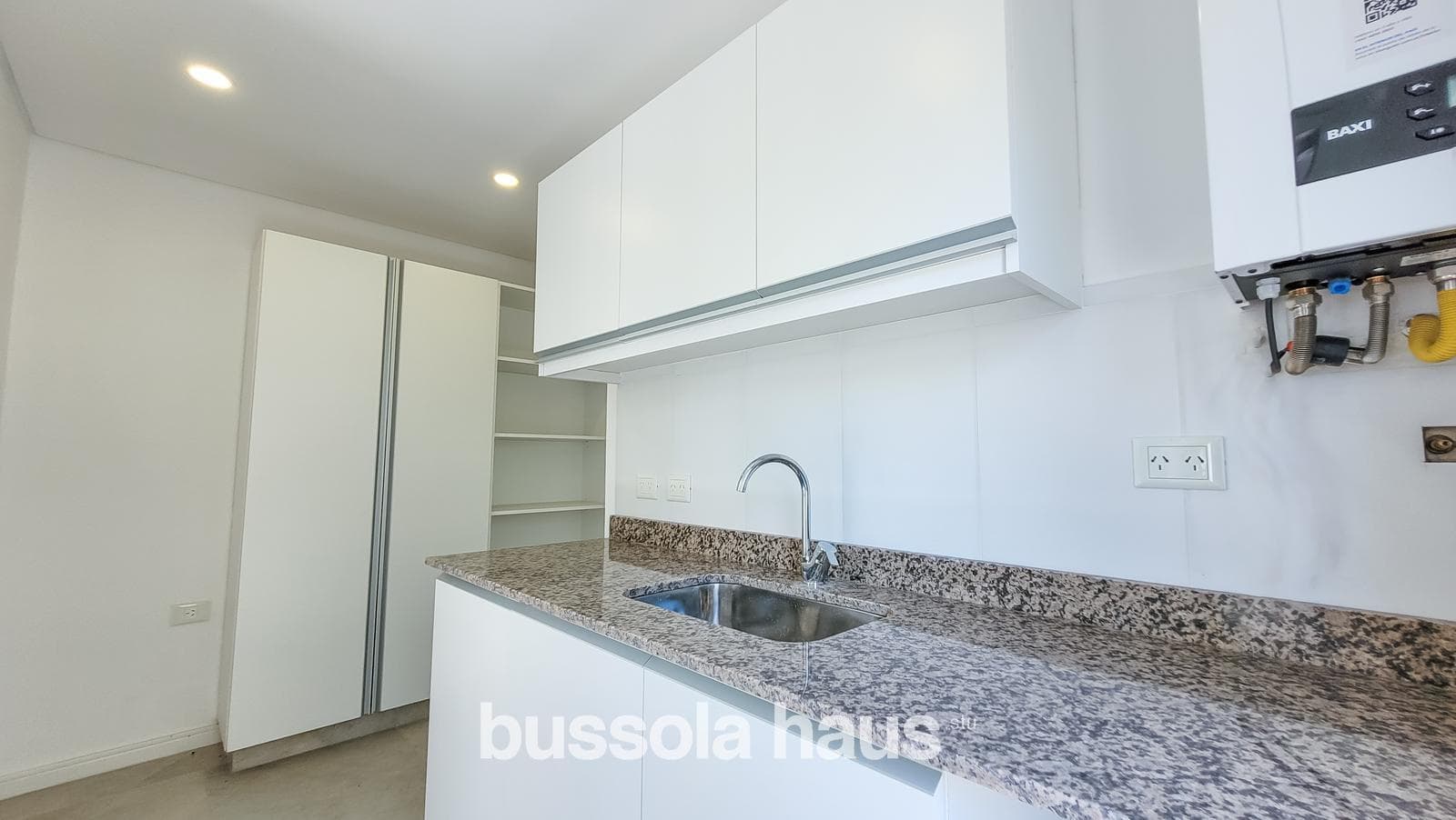 6-room house for sale with a pool in the Vistas Puertos neighborhood of Escobar