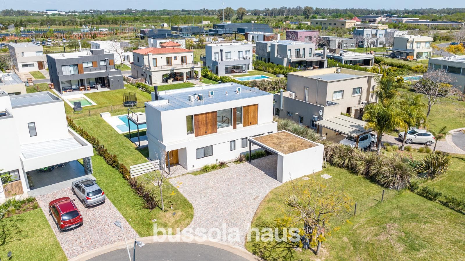 6-room house for sale with a pool in the Vistas Puertos neighborhood of Escobar